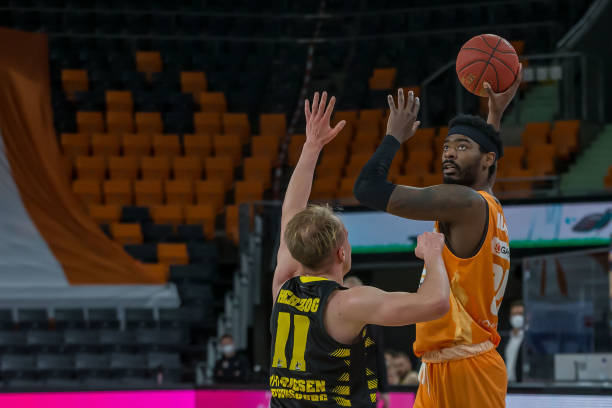 并且针对 并且针对